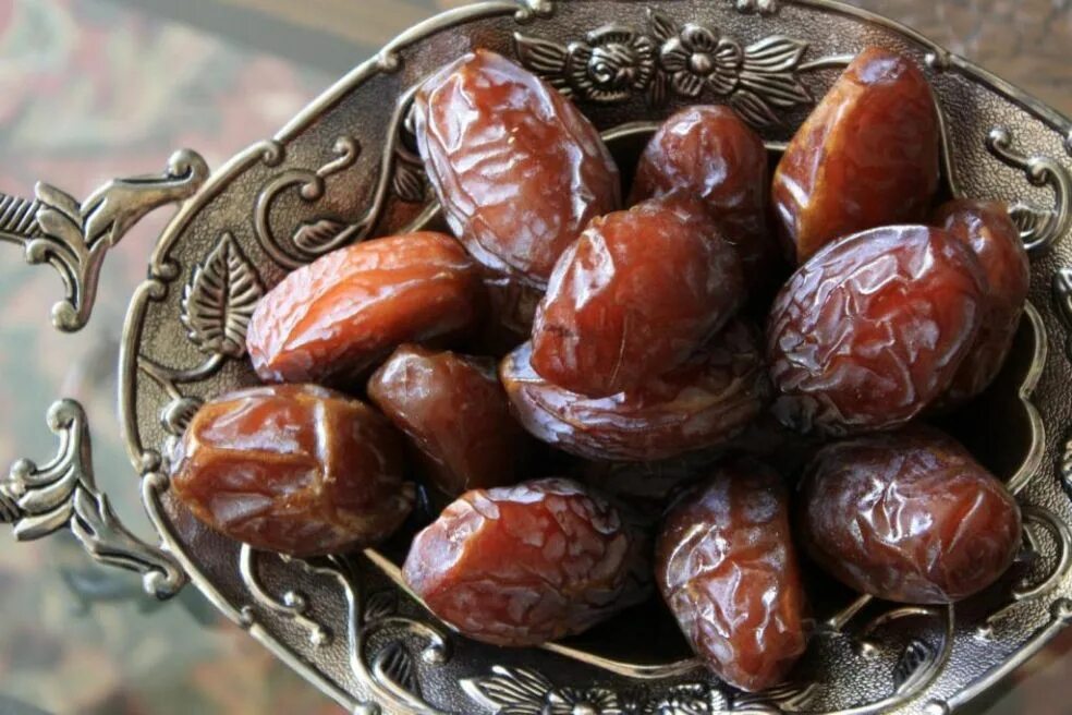 Иман финик. Финики Аджава. Финики Суккари рутаб. Финики медовые Fresh Dates. Финики махачкала