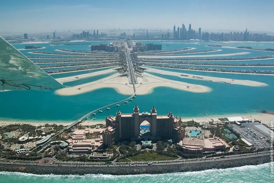 A380 emirates. Эмираты полет. Ночной дубай сверху. Эмираты полет. Прыжки с парашютом skydive dubai.