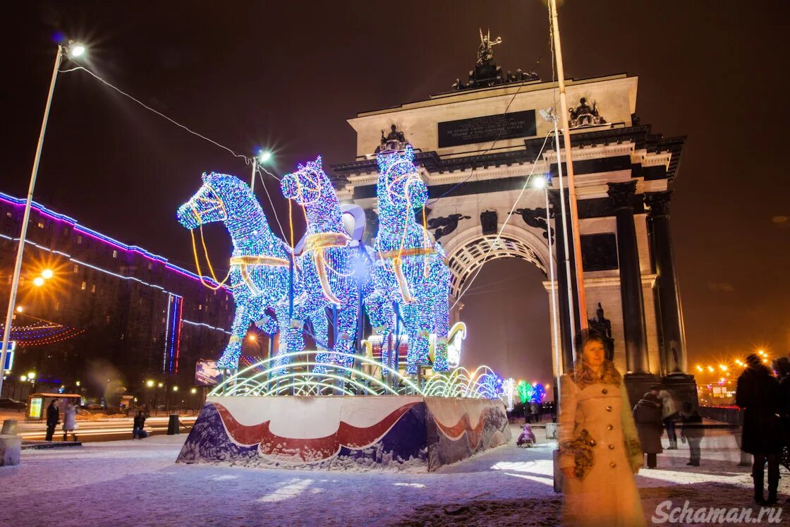 Москва где украсили. Новогодняя площадь. Новогодняя Москва. Новогоднее украшение площади. Новогоднее украшение площади города.