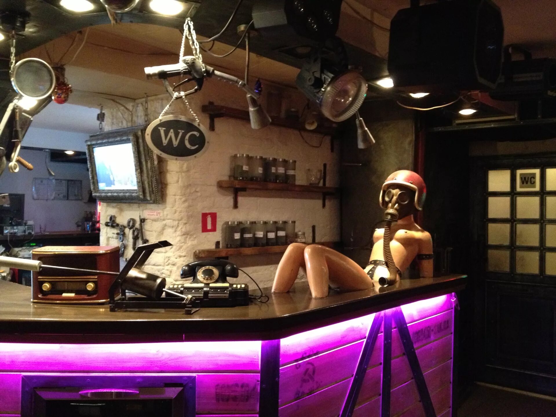 Бар саквояж. Ресторан саквояж беременной шпионки санкт-петербург. Саквояж беременной шпионки. Кафе «саквояж беременной шпионки». Ресторан саквояж беременной шпионки санкт-петербург.