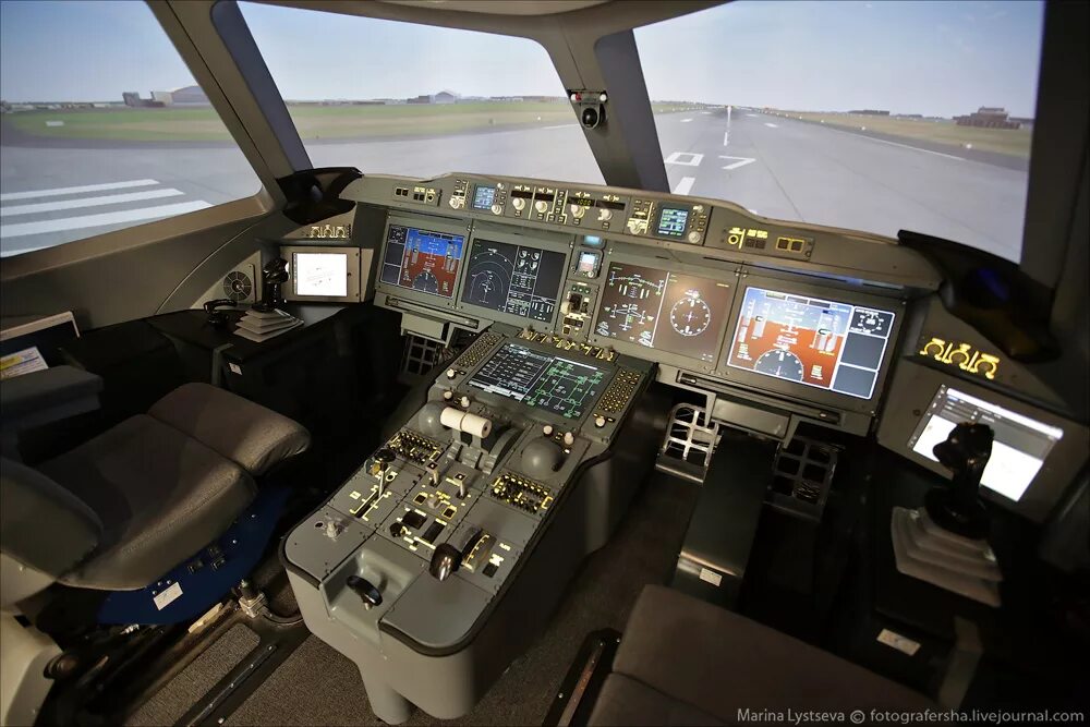Mc 21. Мс-21 кабина. мс-21 кабина пилотов. mc 21 300 кабина. мс-21-300 кабина.
