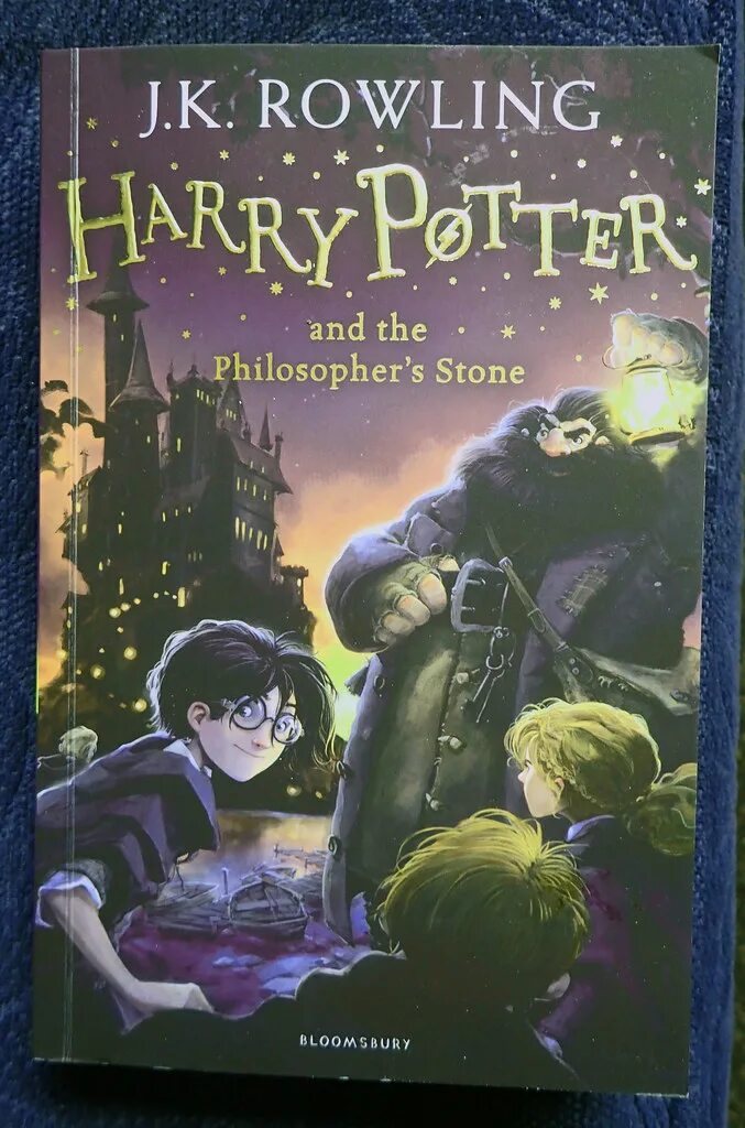 Камень книга двенадцатая. Book 1 - Harry Potter and the philosopher's Stone (1997).