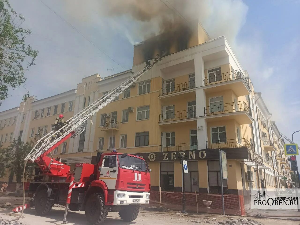 М горький оренбургская. Пожар на Максима Горького Оренбург. Многоэтажные дома. Пожар дома. Пожары в жилых домах.