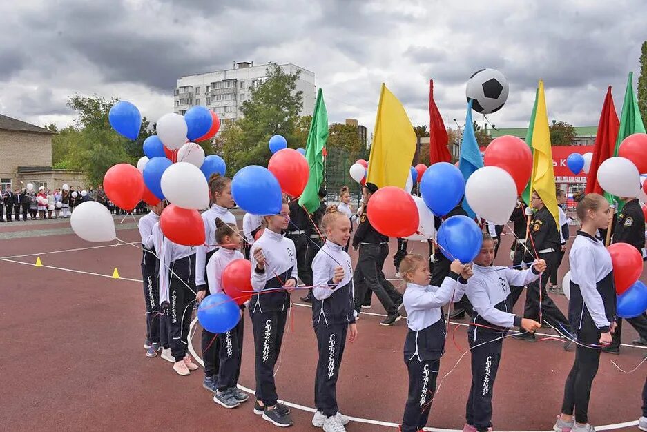 Оф сайт сош. 27 Школа Белгород. Школа 27 Белгород фото. Новая школа Белгородская область. 41 Школа Белгород стадион.