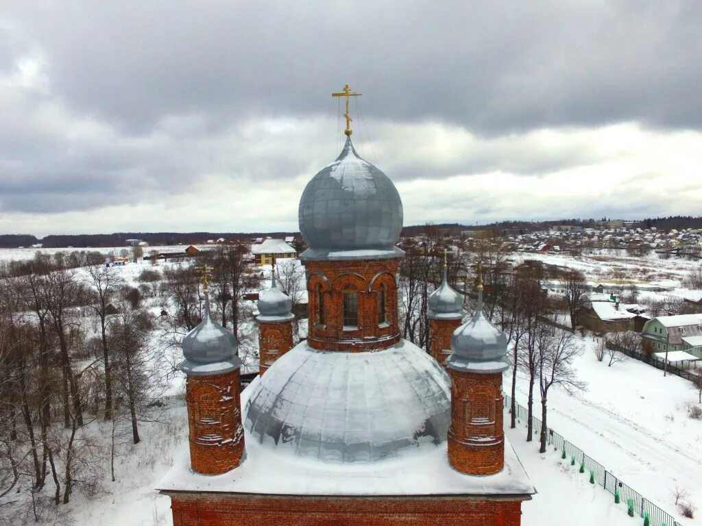 Храм Архангела Михаила Сергиев Посад. Храм Архангела Михаила Шарапово. Храм в Шарапово Сергиево-Посадский район. Сергиево-Посадский район Шарапово Церковь Михаила Архангела.