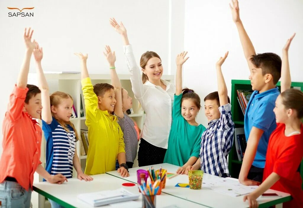 Школа развития. Студенты на занятиях. Развитие ребенка в школе. Дети решают все. Картинки продленка для детей.