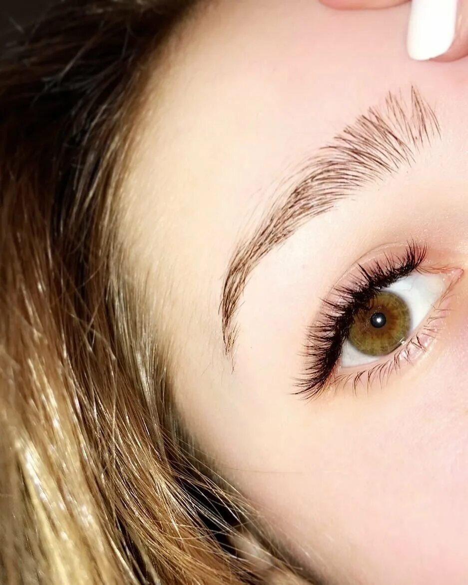 Наращивание ресниц детям. Коричневые нарощенные ресницы. коричневые ресницы для наращивания. наращивание коричневыми ресничками. светло коричневые нарощенные ресницы.