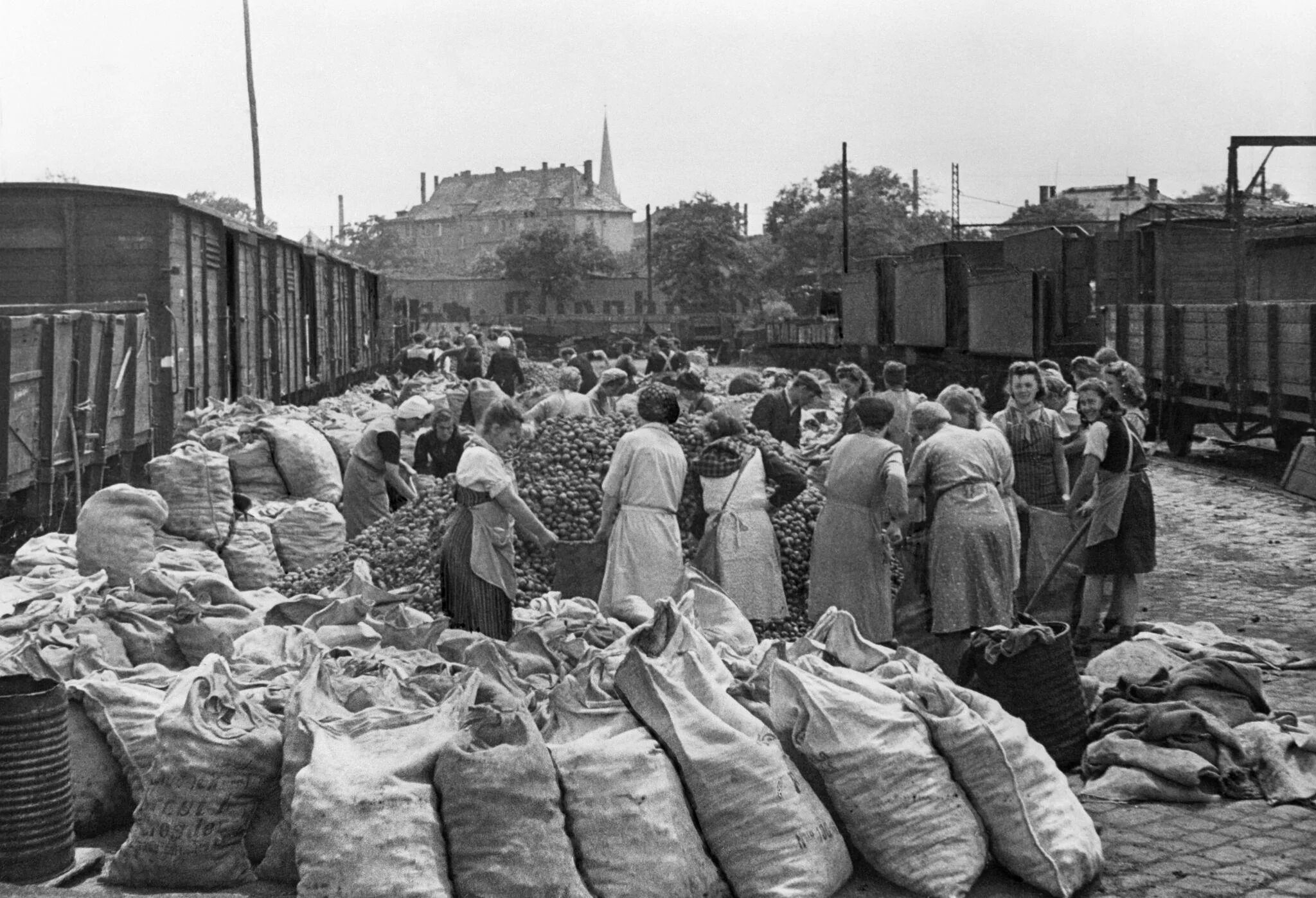 Германия после 1945. Голод в Германии после второй мировой войны. Голод в Германии после войны 1945. Германия после Великой Отечественной.