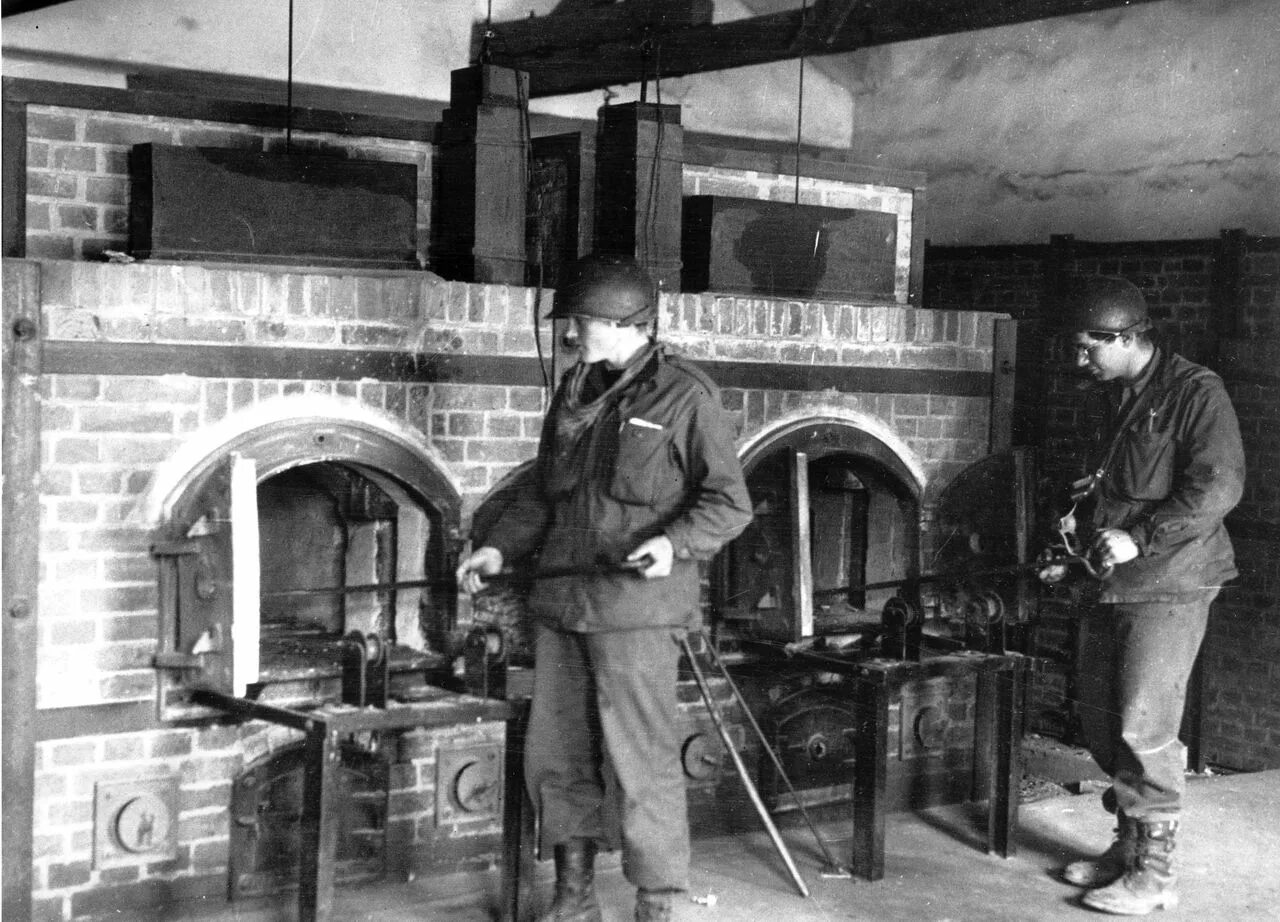 Освенцим биркенау крематорий. Аушвиц концлагерь крематорий. Лагерь освенцим в годы великой отечественной войны 1941-1945. Печи холокоста. Концлагерь бухенвальд крематорий.