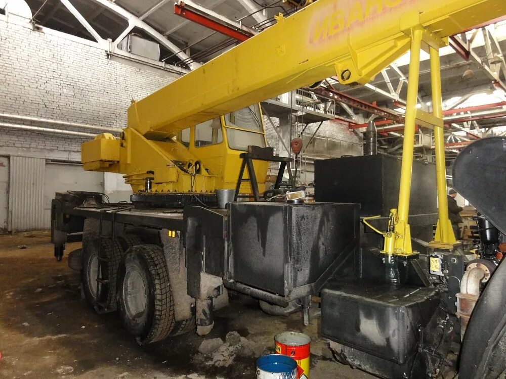 Монтаж грузоподъемного оборудования. Обслуживание автокрана. Гидросистема крана краз. Техническое обслуживание крана автомобильного. Крановое оборудование в дорожном строительстве.