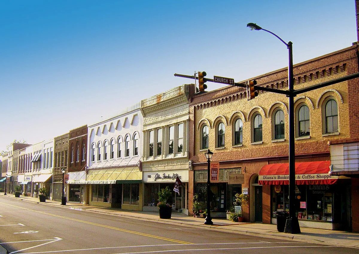 Main street in american town. Южная дакота сша. The town is the main. Даунтаун франклин теннесси. Южная дакота сша.