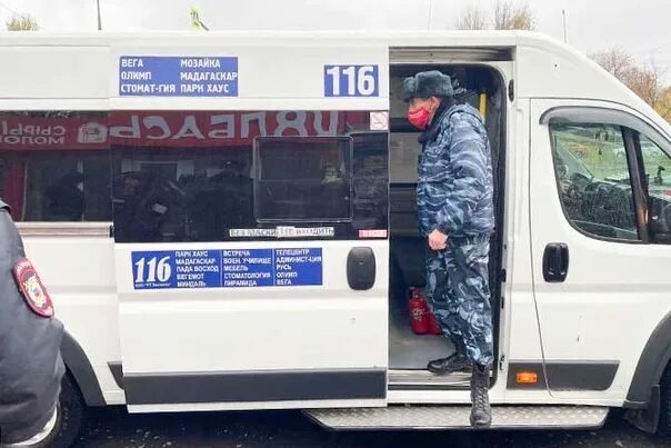Восторженные зрители на турнире. Говорит тольятти. Авария в тольятти дзержинского свердлова. Здание суда тольятти. Глава администрации тольятти.