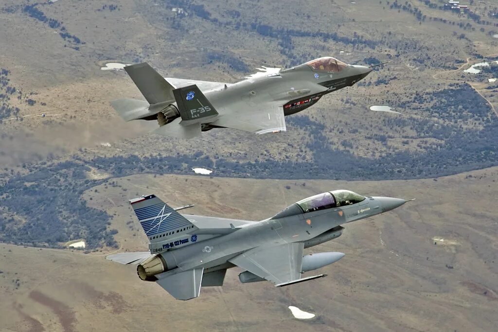 F16 vs f35. Ф16 стелс. F16. F 16 stels. Ф 16 против