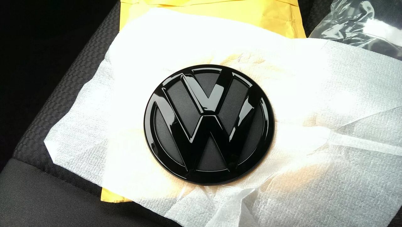 Как снять значок на фольксваген поло Покрасил значки VW и спойлер Volkswagen Polo Sedan, 1,6 л, 2011 года тюнинг DR