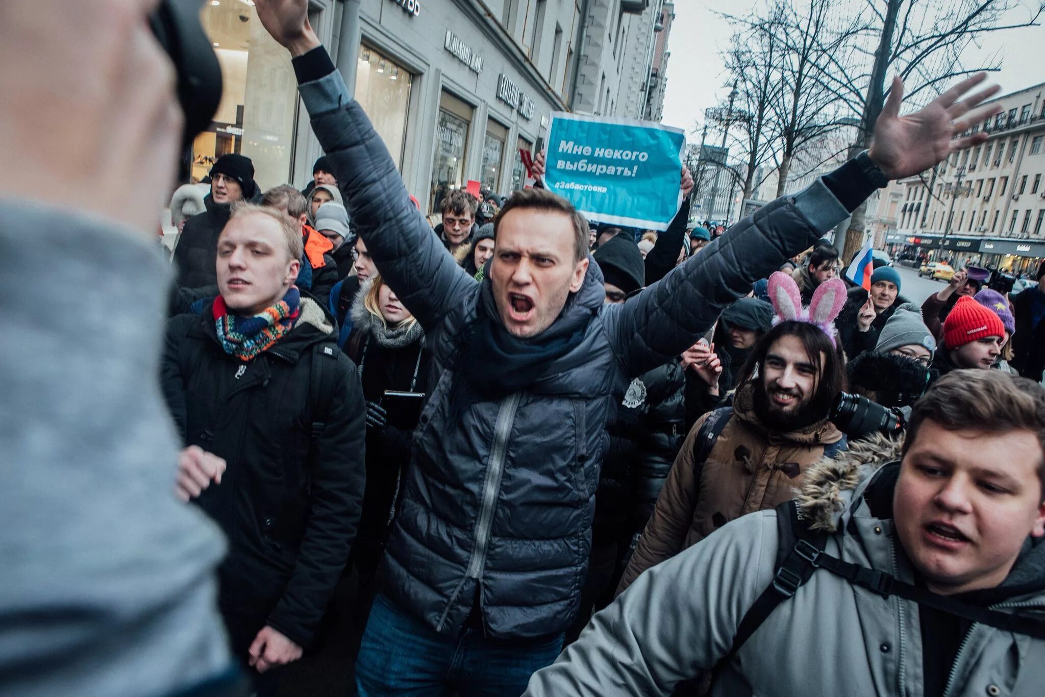 Навальнята на митинге. Толпа митинг. Оппозиционные силы перед началом первой