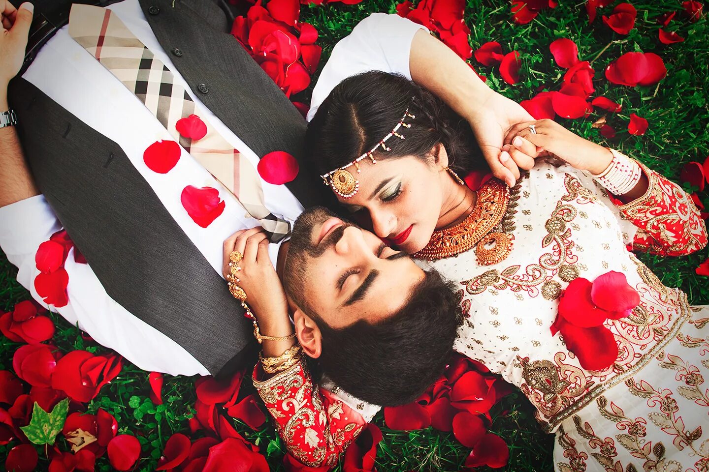 Таджикский про любовь. Кавказские пары. Любовь таджика. Любовь кавказца. Парень и девушка таджики.