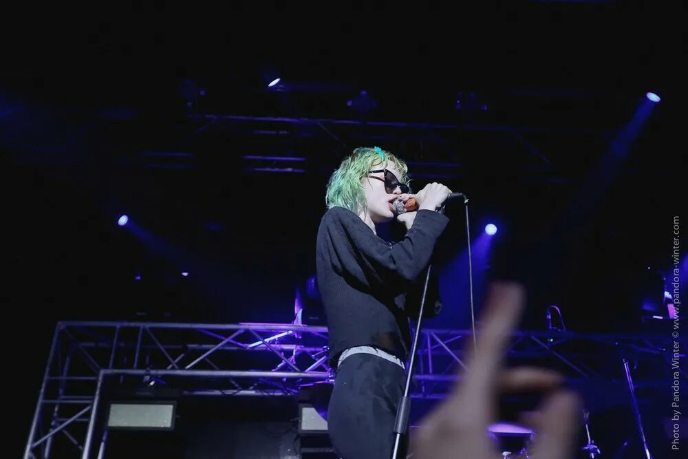 Crystal castles 3. Группа crystal castles. crystal castles 2025. crystal castles 2025. crystal castles 2011.