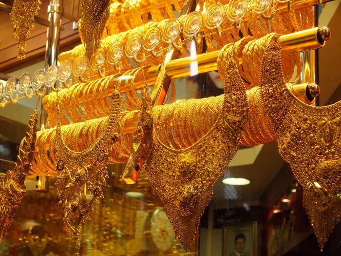 Золотая дремотная азия. Гранд базар в Стамбуле золото. Турецкий золотой базар в Стамбуле. Стамбул золотой базар cena zoioto. Турецкие золотые украшения.