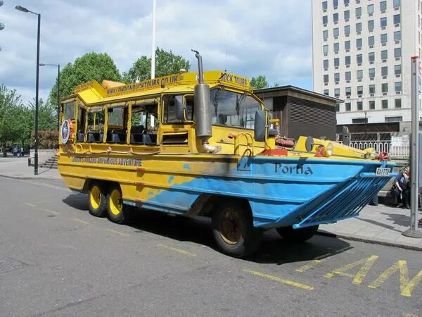 London duck. Уточка для ванной садо. London duck. Уточка в шлеме с пропеллером. Плавающий автобус.