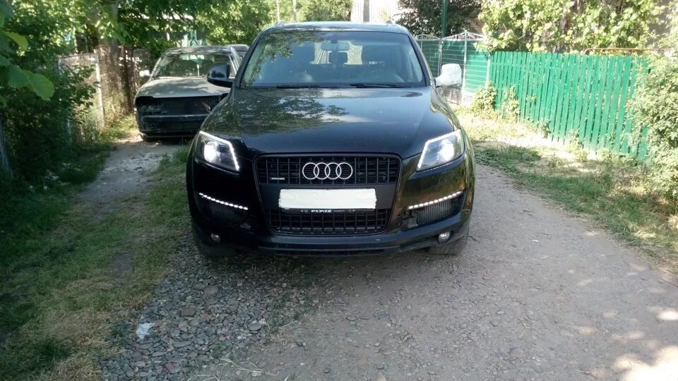 Фары q7 рестайлинг. Ауди q7 4l дорестайлинг. ауди q7 дорестайлинг рестайлинг. q7 рест и дорест ауди. тюнинг фар ауди q7.