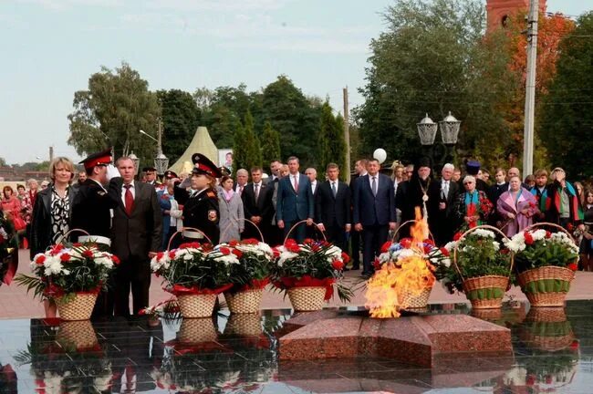 Погода клинцы брянская область 14 дней. Памятник героям Отечества Клинцы. Погода Клинцы. Клинцы 9 мая 2019. Погода в Клинцах Брянской.