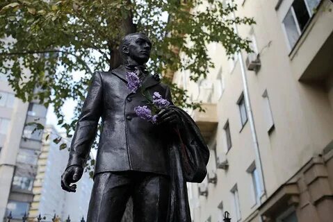 Памятник евгению
