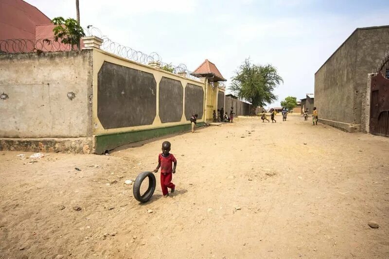 Бурунди бедность. Самые бедные города Африки. Бурунди самая бедная Страна.