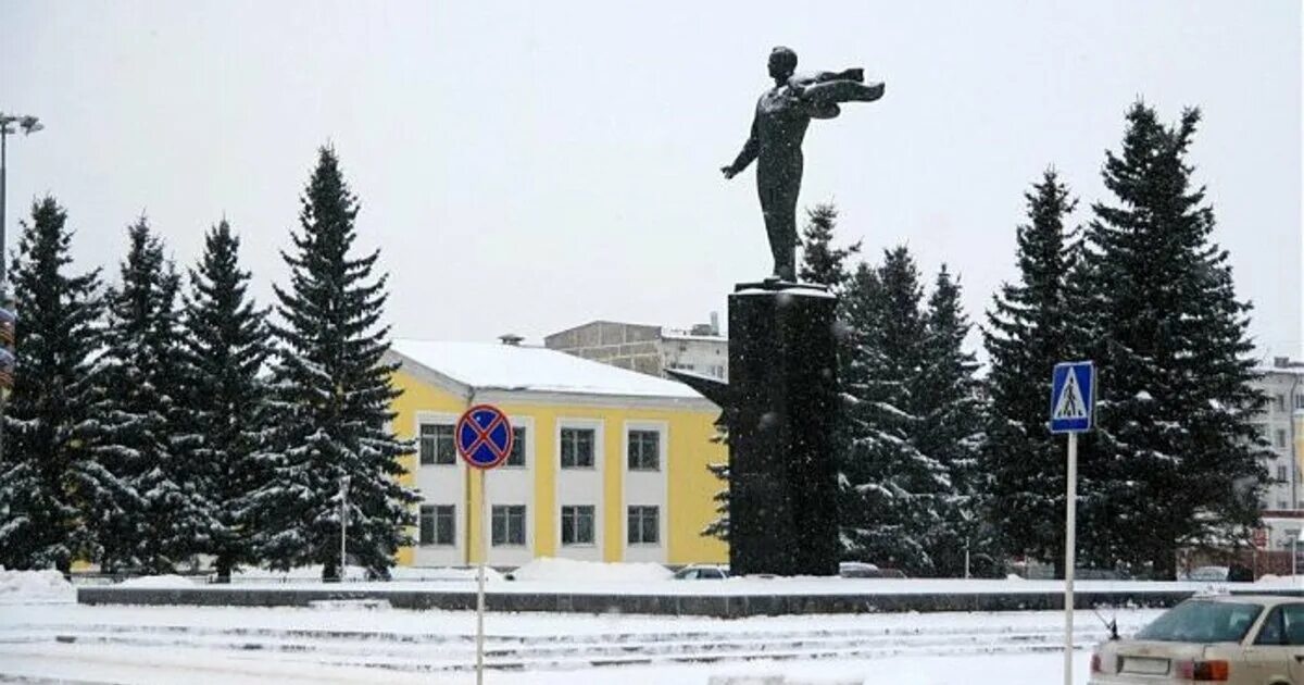 Гагарин город смоленской. Город гагарин смоленская область. Памятники в городе гагарин смоленской. Гагарин (гжатск) памятник. Сайт город гагарин смоленской.