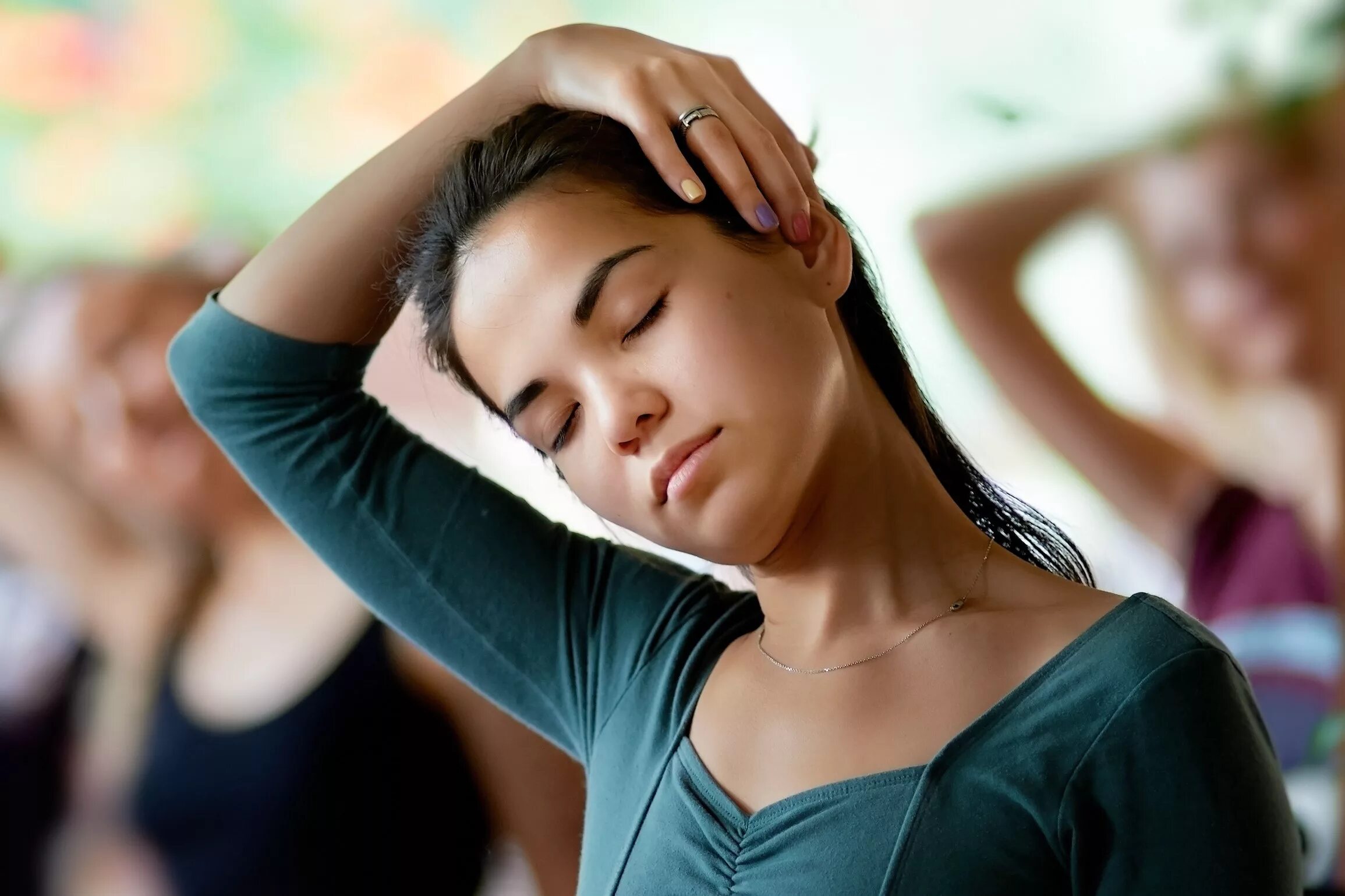 перенапряжение мышц. упражнения для шеи. упражнения для шеи фото. упражнения для шеи фото. комплекс упражнений для шеи.