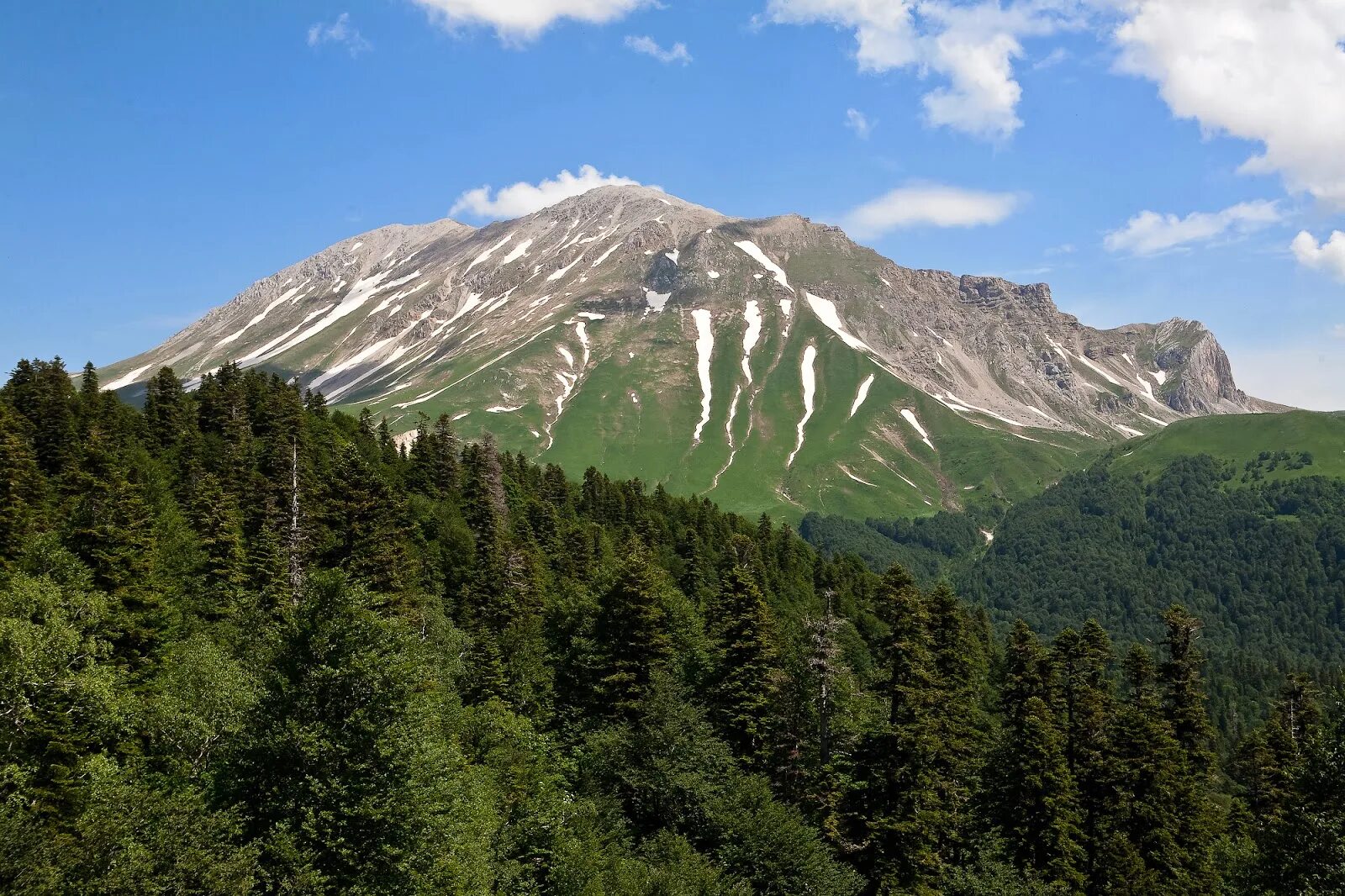Mountains legend. Легенда гор. Мачапучаре гора фото. Гора белуха, горный алтай. Малая ушба.