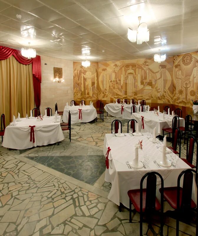 Челябинск, конгресс-отель «малахит». Зал изумруд. Изумруд банкетный зал. Зал сапфир малахит челябинск. Лотте отель москва конференц зал.