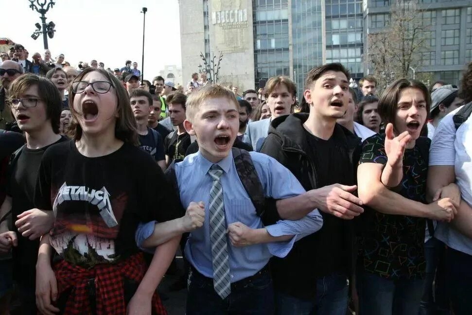 Школьники на митинге. Протест подростка. Школьники протестуют. Школьники на митинге Навального. Митинг подростков