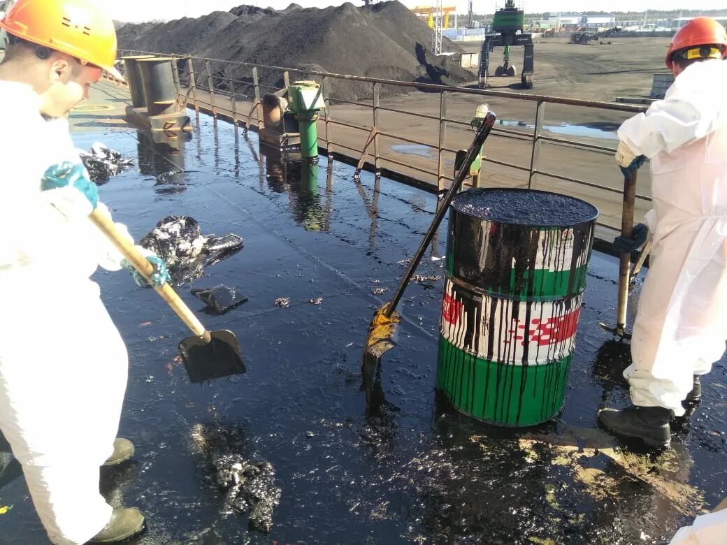 Порт луга разлив нефти. Чп усть луга. Чп усть луга. Чп усть луга. Усть-луга склад крытый серы.