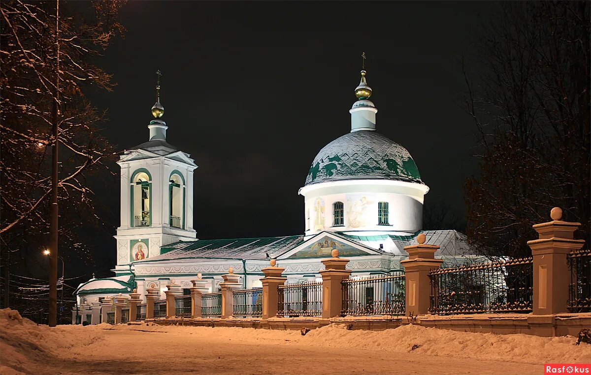 храм живоначальной троицы на воробьёвых горах. храм святой живоначальной троицы москва. храм животворящей троицы на воробьевых. троицкая церковь воробьевы горы. храм живоначальной троицы в москве.