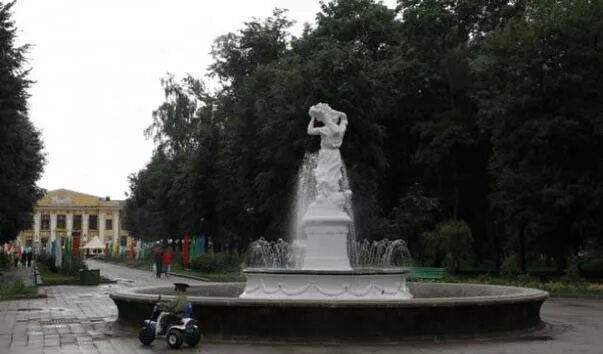 Барановичи город молодой парк. Барановичи старый парк фото. Маслянинский молодежный парк. Молодой парк. Парк для молодежи.