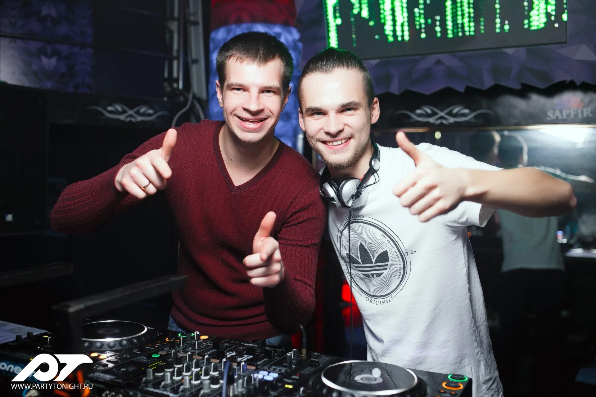 итальянский dj дуэт. диджей джокер кирилл чупраков. диджеи близнецы девушки твинс. диджей дуэт. близняшки из клипа гребенщикова.