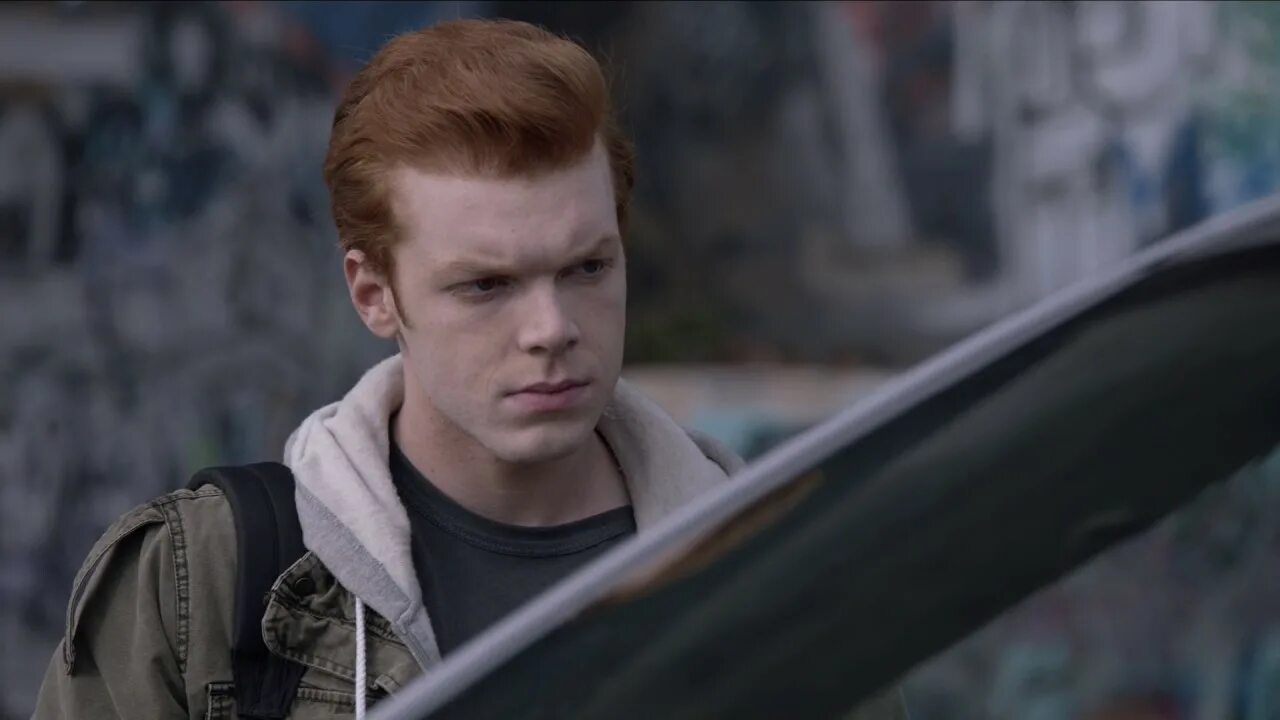 Ноэль фишер бесстыжие. Стыд бесстыжие. Йен галлагер. Бесстыжие зал позора. Бесстыжие йен и микки.