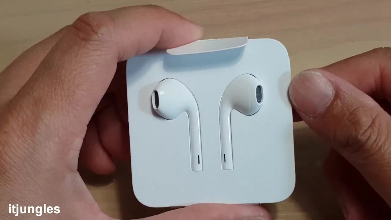 Как называется airpods 2 в блютуз. Отключаются аирподсы сами по себе. Airpods не подключаются к iphone. Автообнаружение уха airpods. Наушники аирподс отключаются.