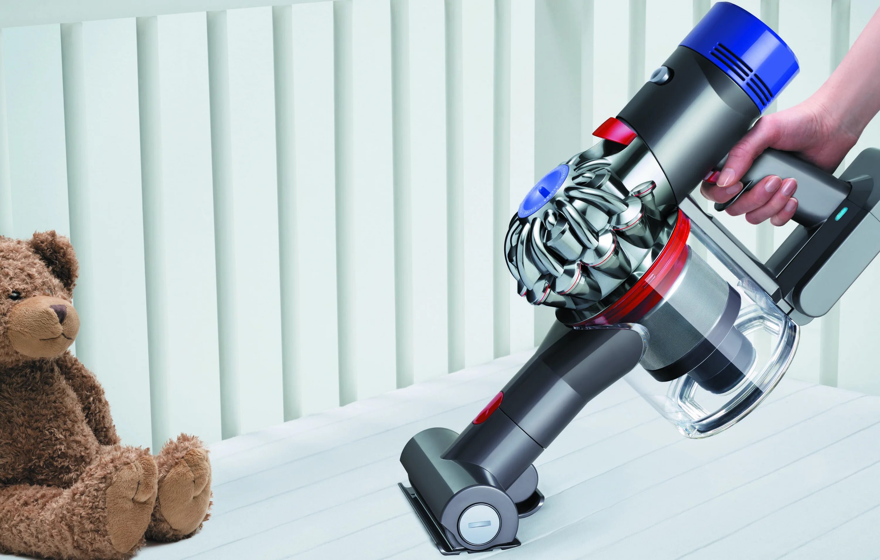 Dyson vacuum cleaner. Пылесос Дайсон беспроводной v8. Ручной пылесос Дайсон v8. Беспроводной пылесос Dyson v8 absolute. Dyson v7 v8 Vacuum Cleaner.