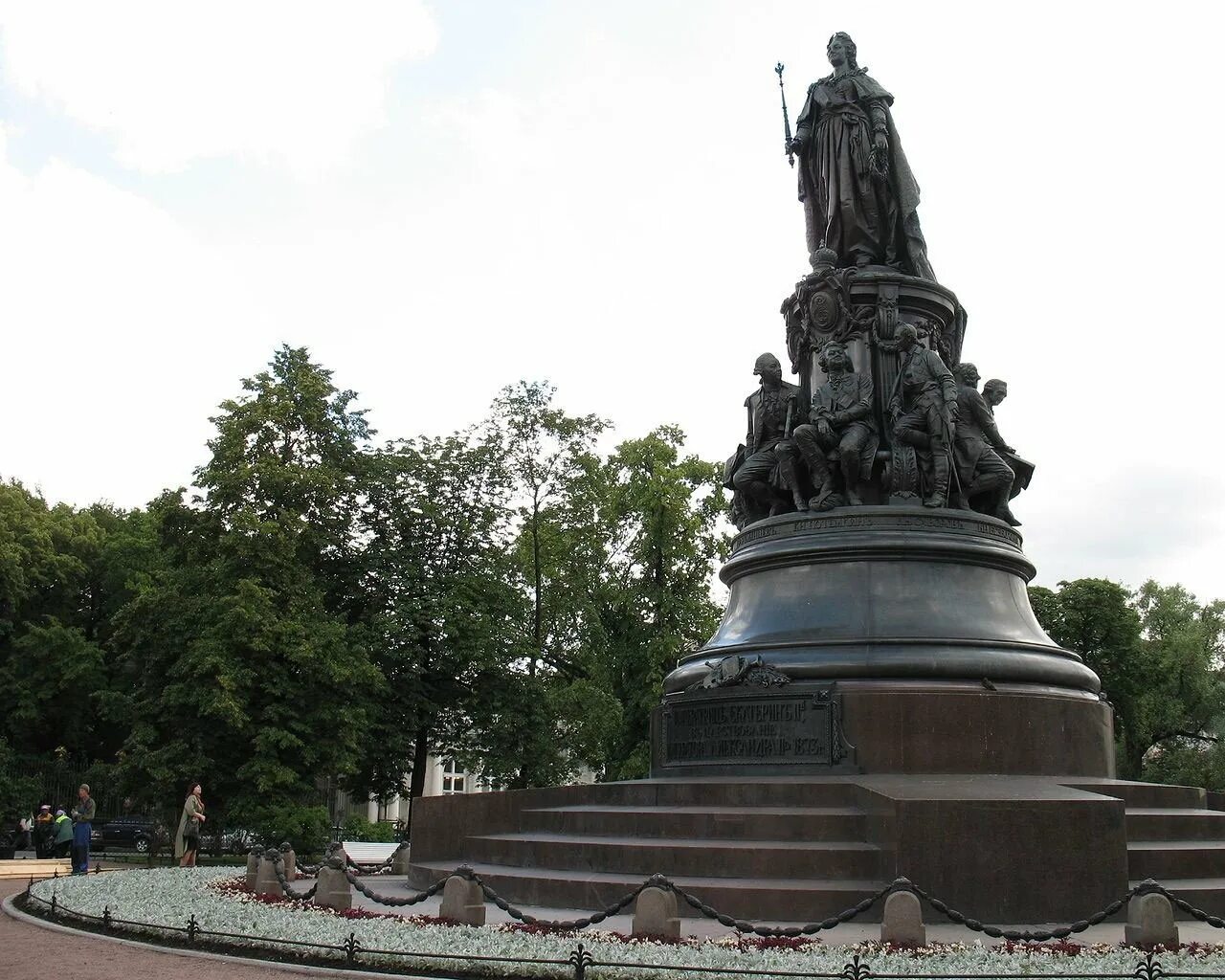 Памятник Екатерине Великой в Санкт-Петербурге. Памятник Екатерине 2 в Санкт Петербурге. Микешин памятник Екатерине 2. Памятник Екатерине II Санкт-Петербург Микешин. Памятники россии памятные места