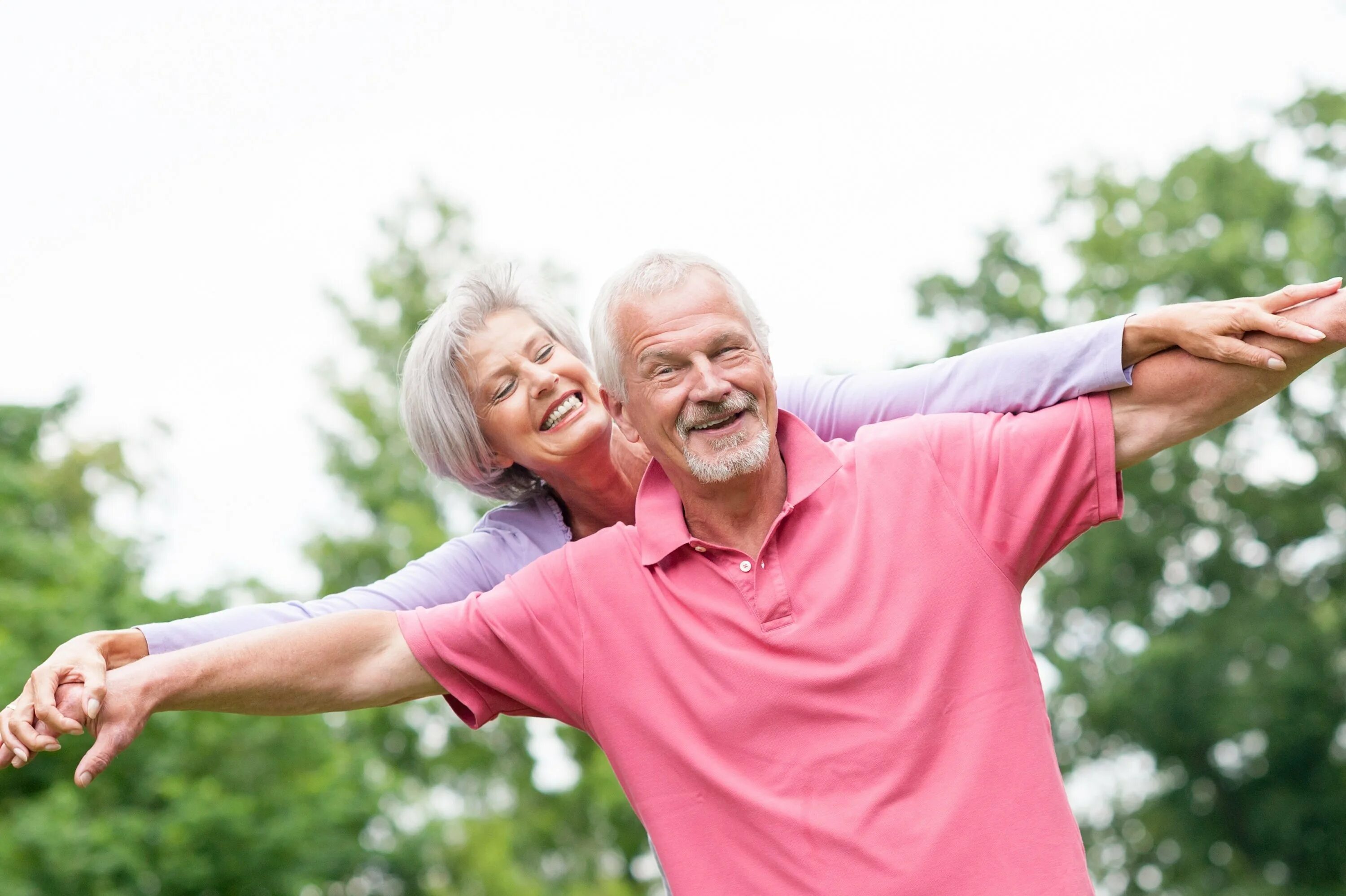 Депрессия у пожилых. Старость. Счастливые пенсионеры. Позитивные пожилые люди. Веселые пожилые люди.