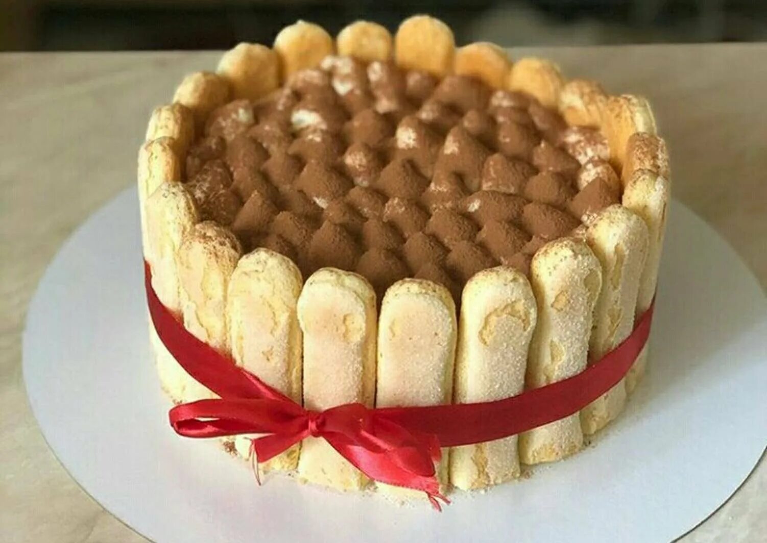 Торт тирамису с печеньем савоярди. Торт тирамису с печеньем савоярди. Торт тирамису клубничный. Торт с печеньем савоярди. Тирамису с савоярди и маскарпоне.