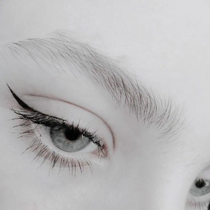 Глаза white. Белые глаза. светло серые глаза эстетика. серо белые глаза.