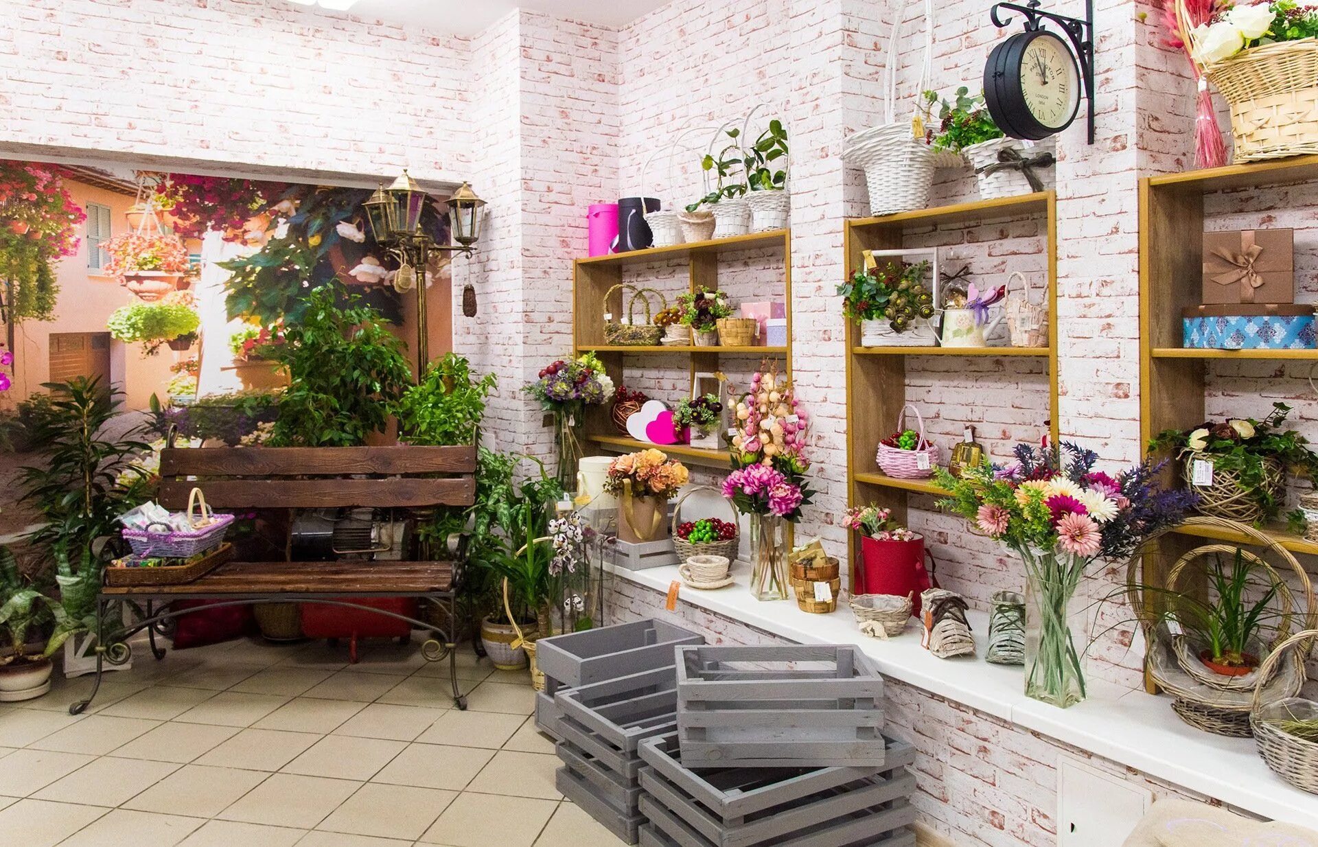 My flower shop. Интерьер цветочного магазина. Цветочный салон. Салон цветов интерьер. Интерьер цветочного салона.