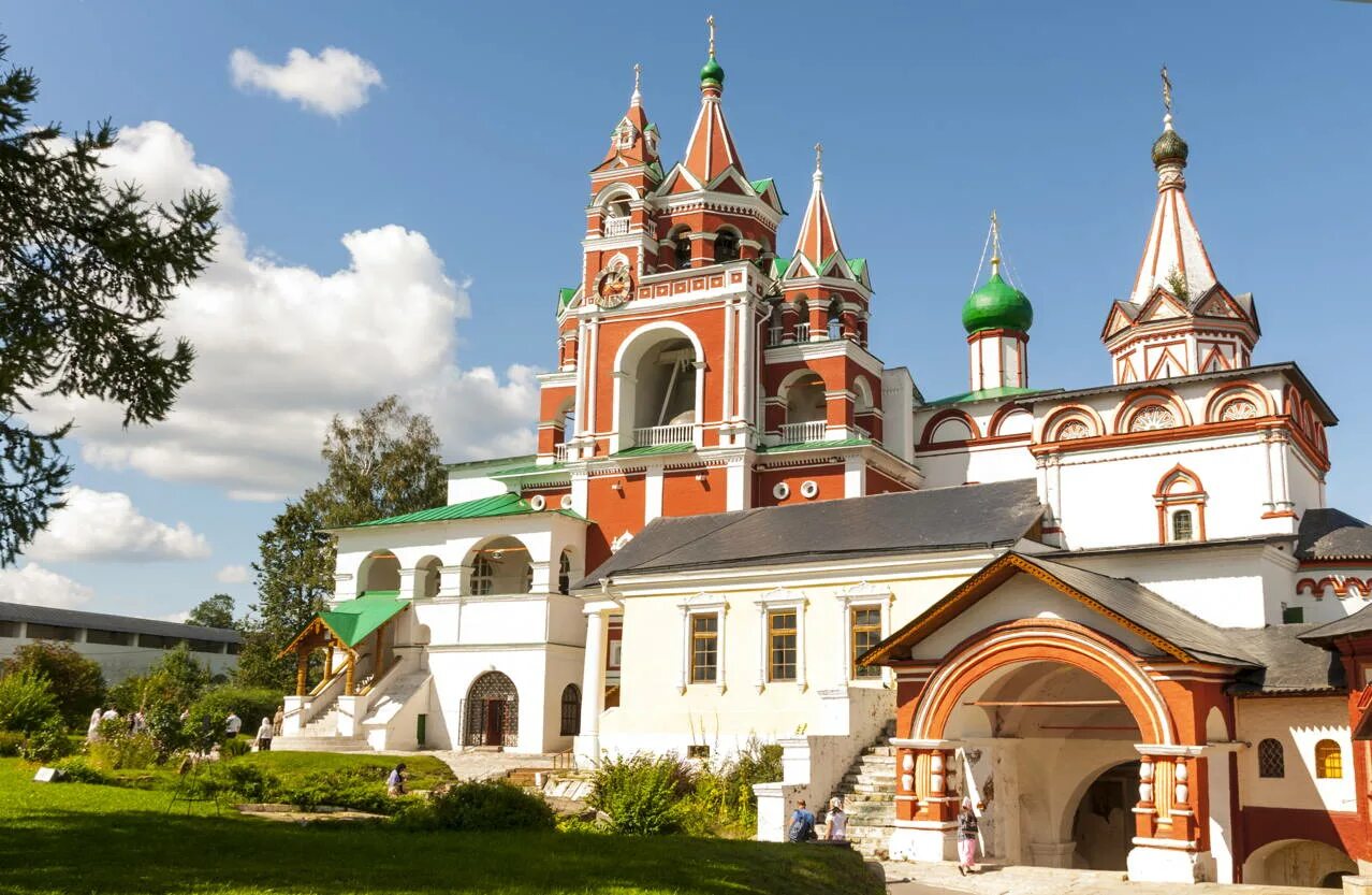 Куда сходить в звенигороде. Звенигородский саввино-сторожевский монастырь. звенигород монастырь саввы. спасо-сторожевский монастырь в звенигороде. храм в звенигороде саввы сторожевского.