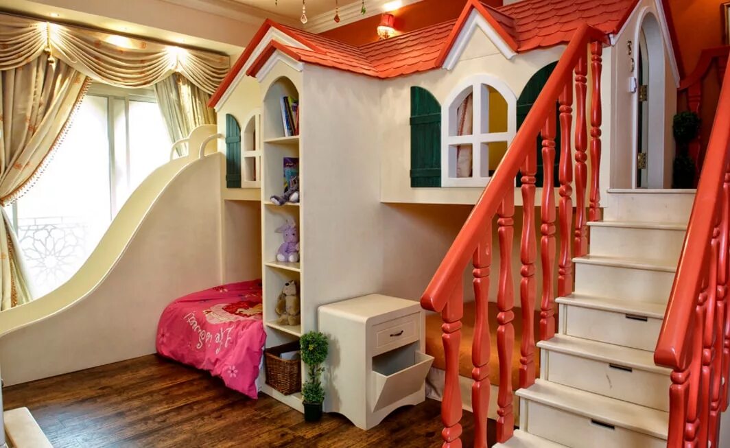 Где сделать дома. Детские комнаты в доме. Детские домики в комнату. Комната для девочек с лестницей. Двухэтажный домик для детей внутри.
