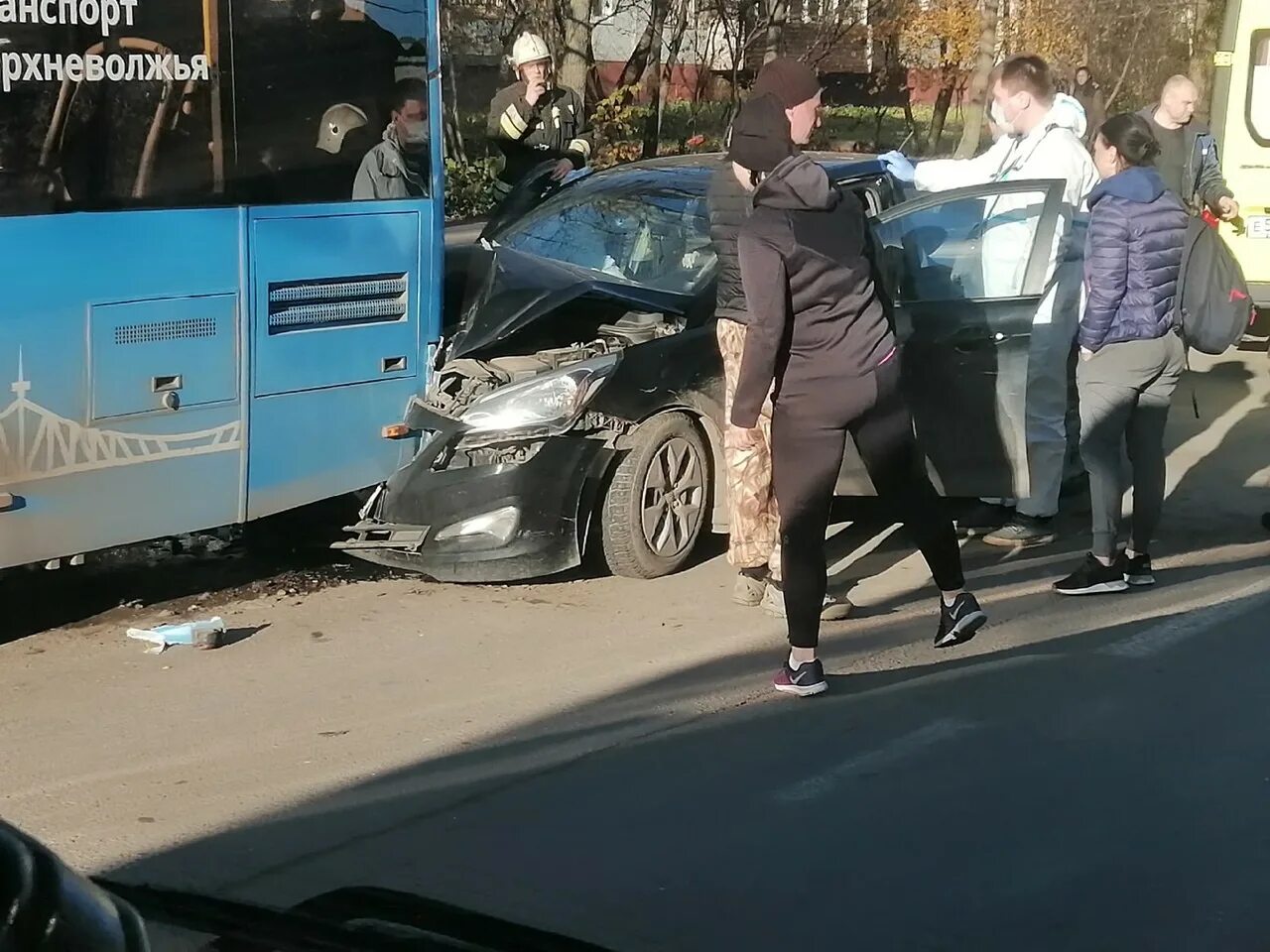 Москва дтп девушки. Минивэн сбил девушку ночью. автоледи дочь судьи сбила двух женщин. 27 маршрутка и пожарная машина тверь дтп. происшествия тверь анна крылова.