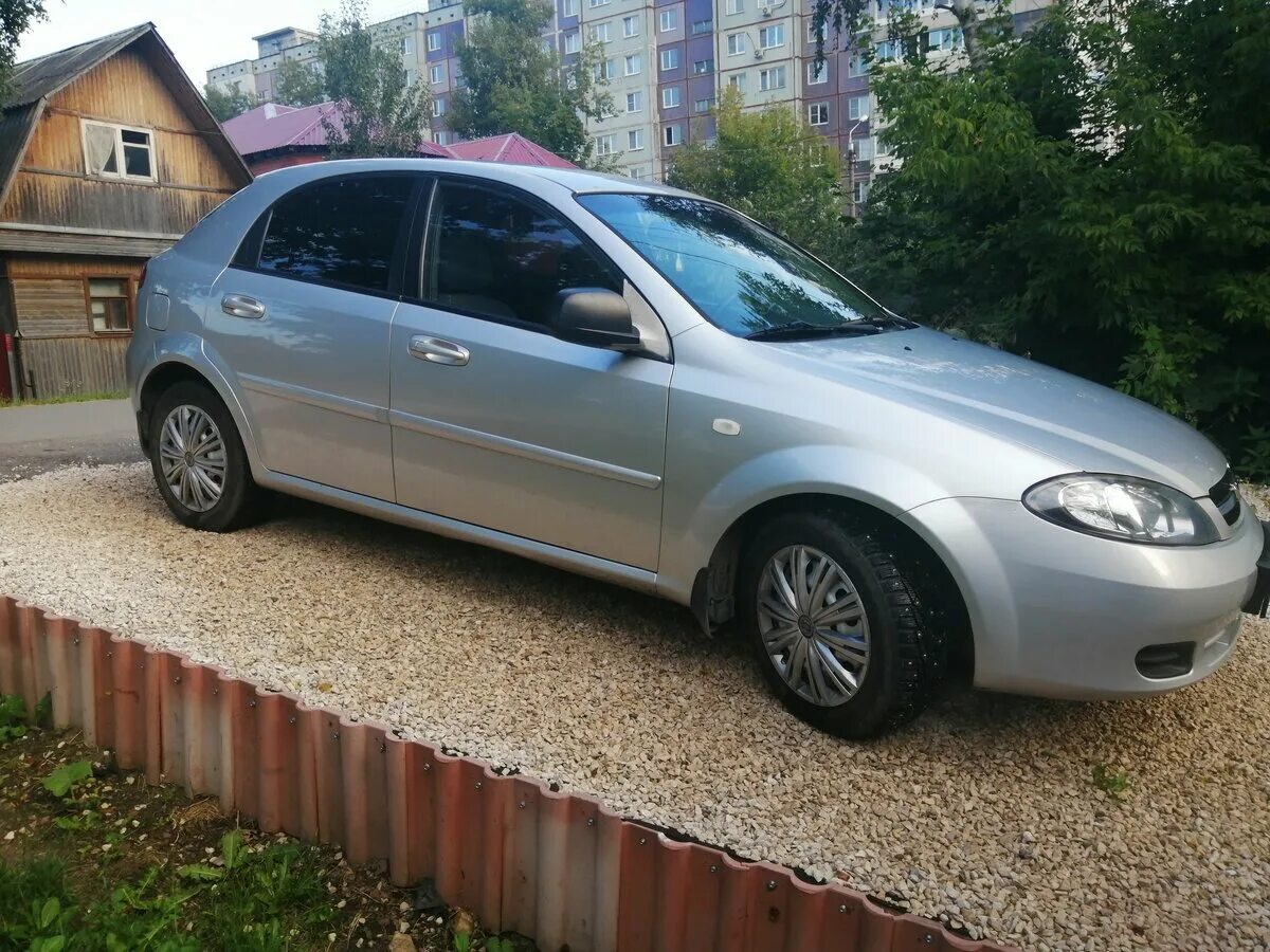 Chevrolet Lacetti 2005 серебристый хэтчбек. Шевроле Лачетти хэтчбек серебристый. Chevrolet Lacetti 2010 серебристый. Chevrolet Lacetti 2010 седан серебристая. Шевроле лачетти 2010 хэтчбек