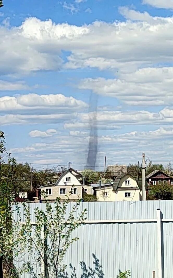 Смерч в подмосковье вчера. Смерч в благовещенске. Смерч в подмосковье вчера. Торнадо в подмосковье. Торнадо в краснозаводске.