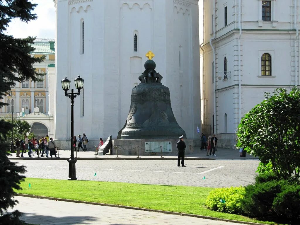 Московский кремль москва ивановская площадь фото. Ивановская площадь Московского Кремля. Ивановская площадь Московского Кремля 19 век. Ивановская площадь Московского Кремля фото. Иванова площадь в Кремле.